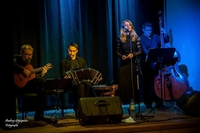 Olga Avigail Mieleszczuk - śpiew, Grzegorz Bożewicz - bandoneon, Maciej Regulski - gitara, Maciej Szczyciński - kontrabas