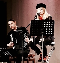 Olga Avigail Mieleszczuk - wokal, Grzegorz Bożewicz - akordeon cyfrowy